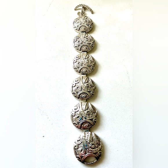 Silpada heavy weight Sterling Silver Scrollwork Toggle Clasp Bracelet fits 7” - Picture 2 of 3